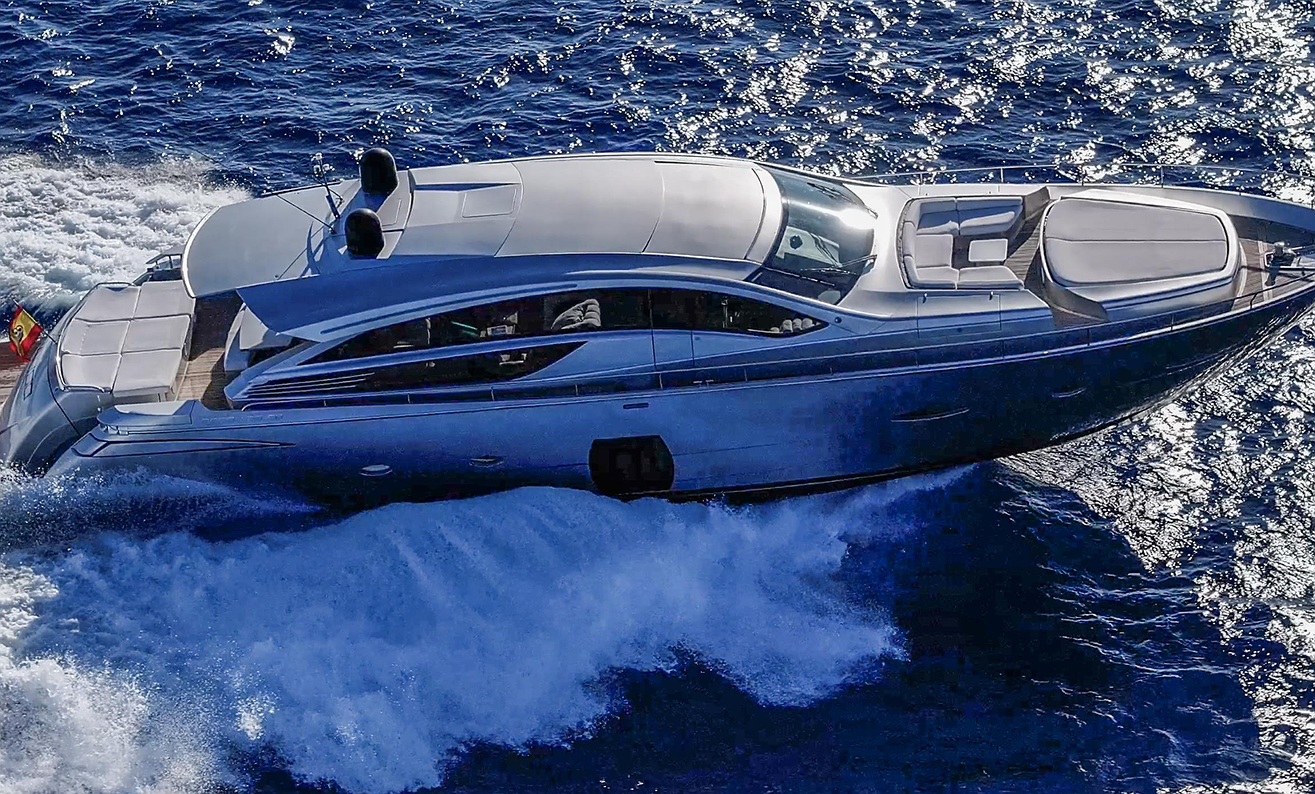 Noleggio barca PERSHING 80 W