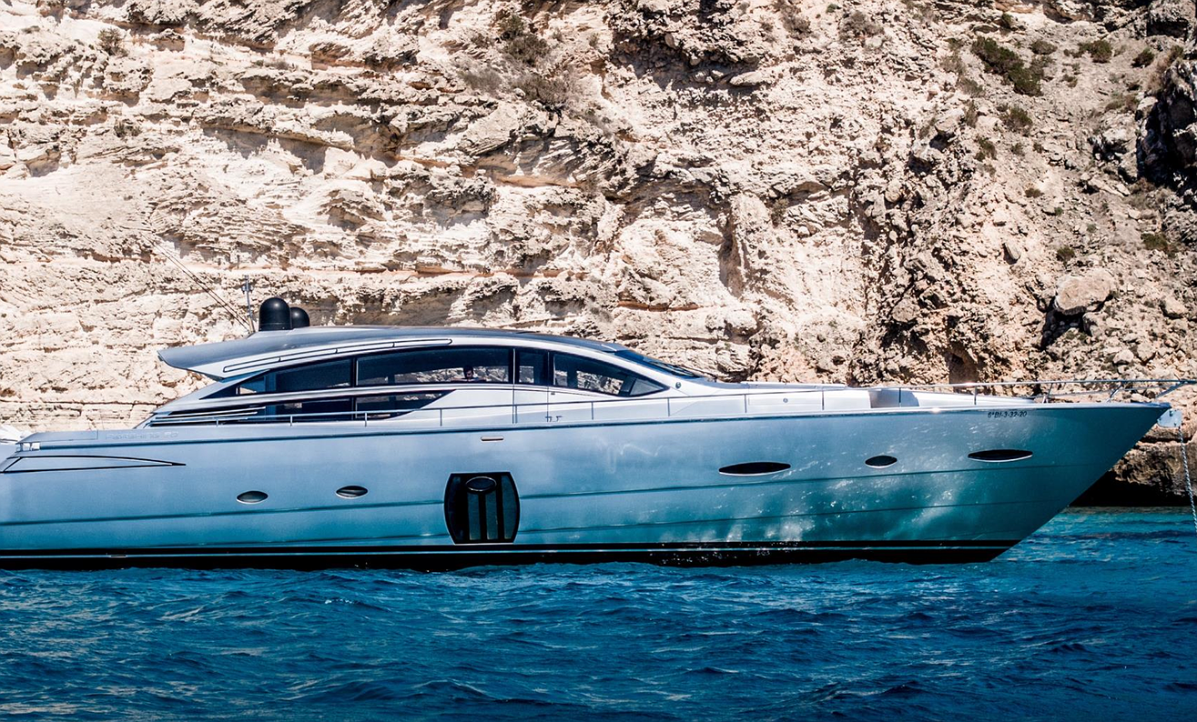 Noleggio barca PERSHING 80 W